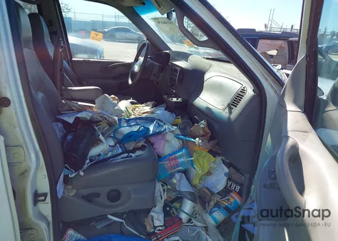 1998 Ford Expedition Eddie Bauer/Xlt z USA, uszkodzony, nr VIN 1FMRU17L7WLB23962